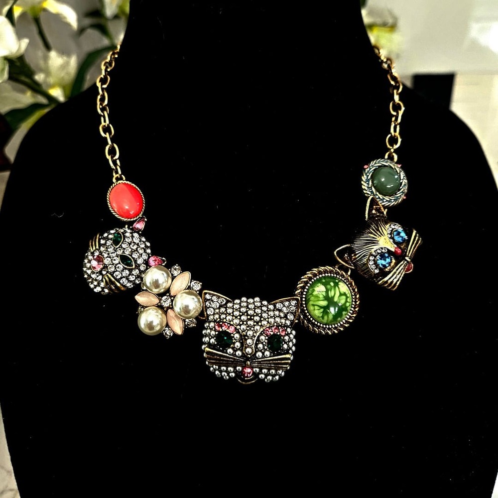 Betsey Johnson Three Cat Face Statement Necklace - Picture 2 of 3
